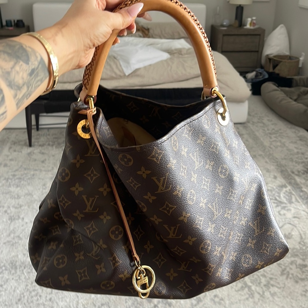 Louis Vuitton Artsy MM